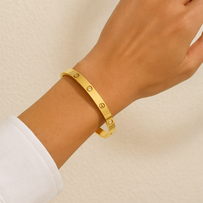 PVD Coated Real Gold Plated 18K Gold Cross Heart Casual Elegant Waterproof Non Tarnish Titanium Steel Bangle